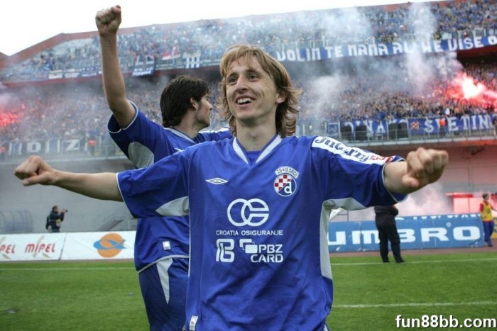 Luka Modric bắt đầu sự nghiệp của mình tại đội bóng Dinamo Zagreb ở Croatia