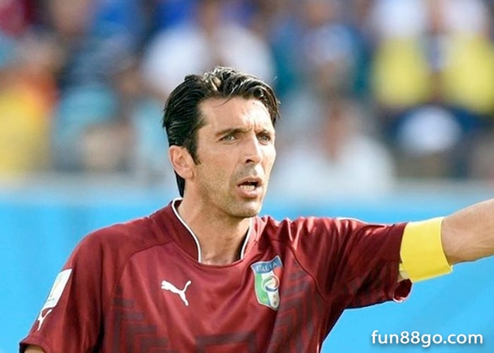 Gianluigi Buffon (45 tuổi)