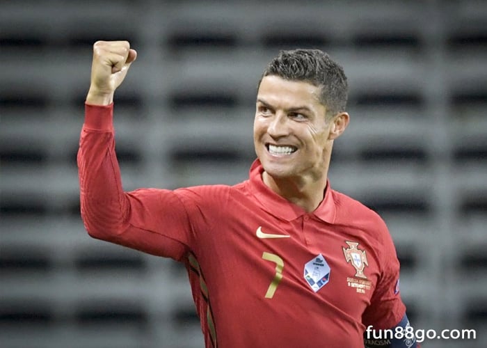 Cristiano Ronaldo chơi cho đội tuyển quốc gia Bồ Đào Nha